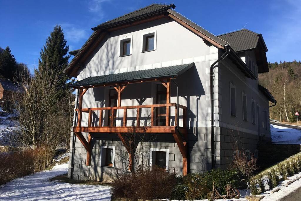 Medenec Villa Vykmanov מראה חיצוני תמונה